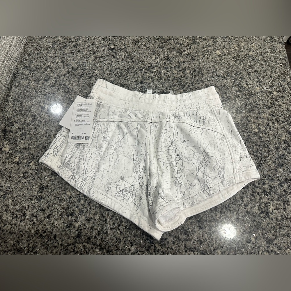 Nwt Lululemon Inner Glow High-Rise Short 3" Thread Dye White Black